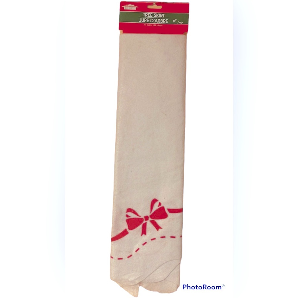 CHRISTMAS TREE White FELT TREE SKIRT ~Red Holly Bow 41”
